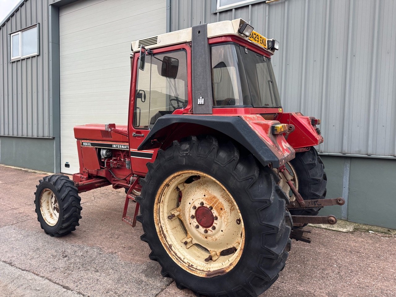 International 956XL