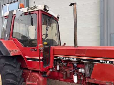 International 956XL