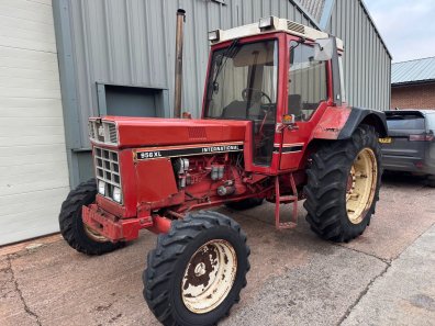 International 956XL