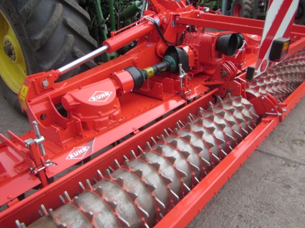 Kuhn HR 5004 power harrow