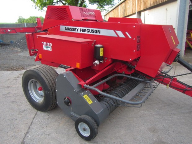 Massey Ferguson 1839 in-line baler