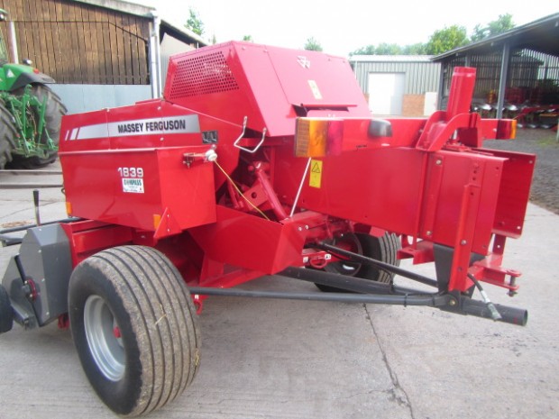 Massey Ferguson 1839 in-line baler