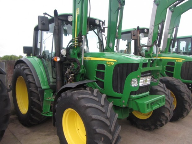 John Deere 6330