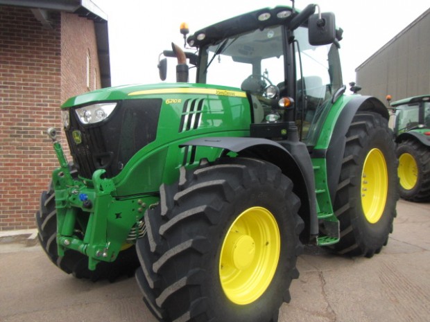 John Deere 6210R