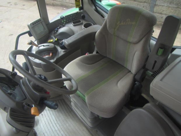John Deere 6630