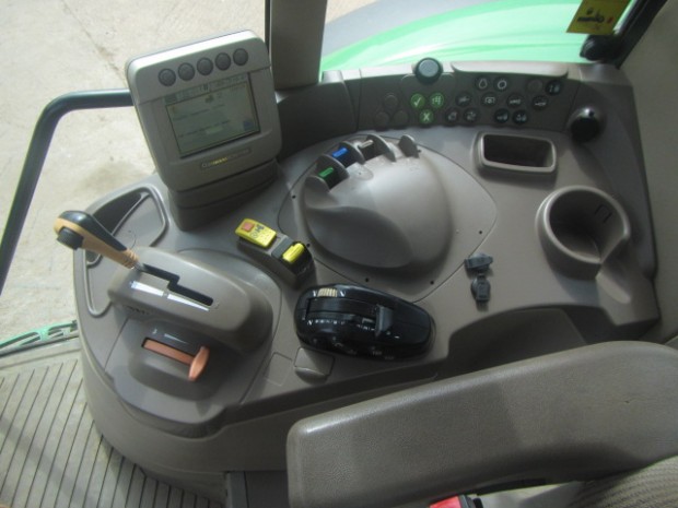 John Deere 6630