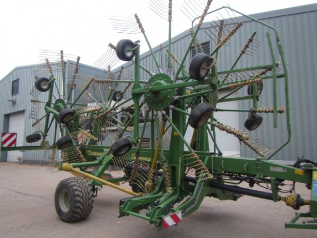 Krone Swadro 1400 grass rake