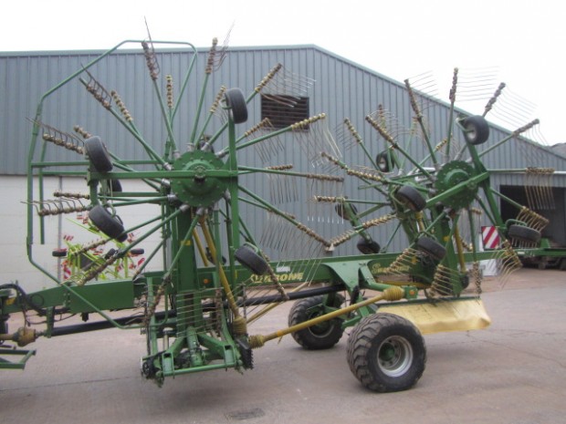 Krone Swadro 1400 grass rake