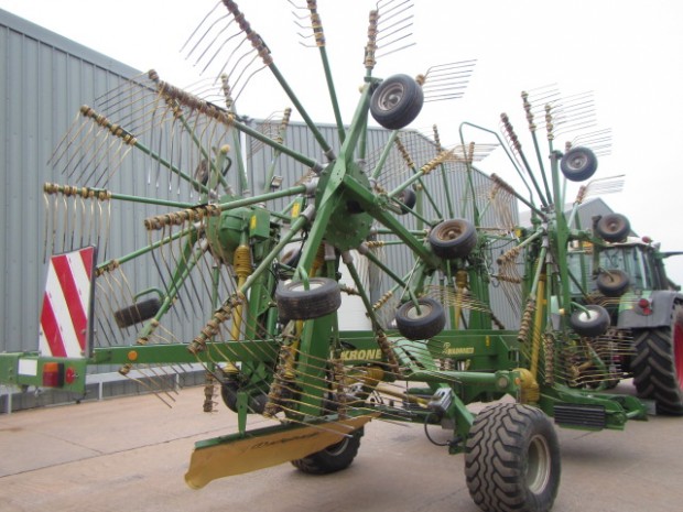 Krone Swadro 1400 grass rake