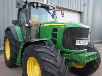 John Deere 7530