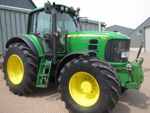 John Deere 7530