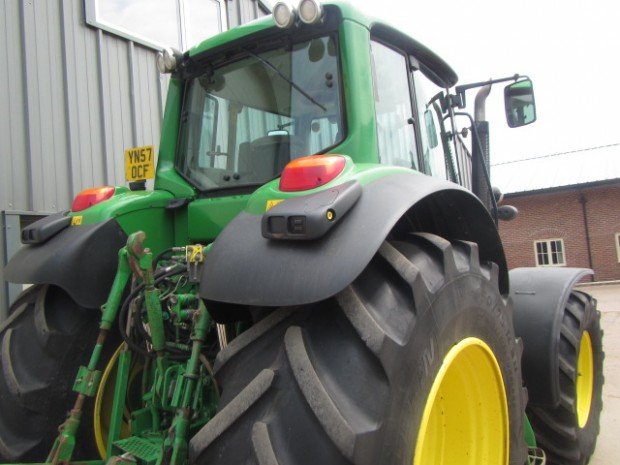John Deere 7530