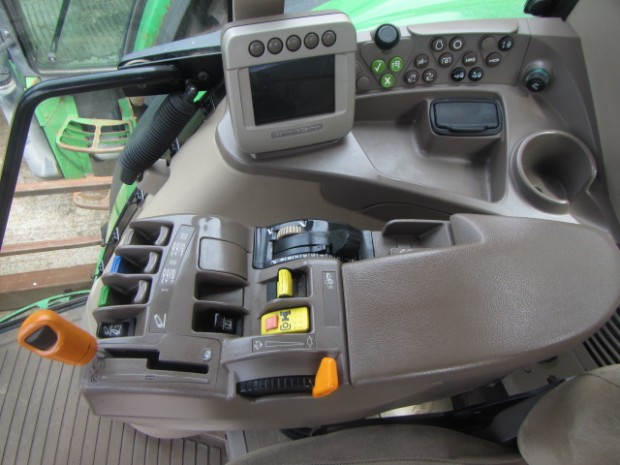 John Deere 7530