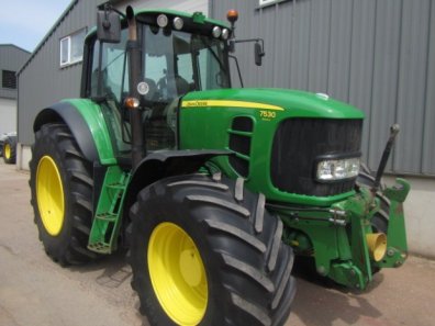 John Deere 7530