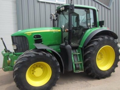 John Deere 7530
