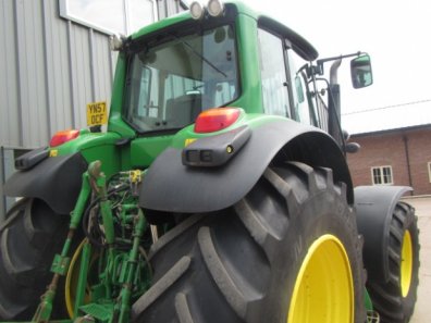 John Deere 7530