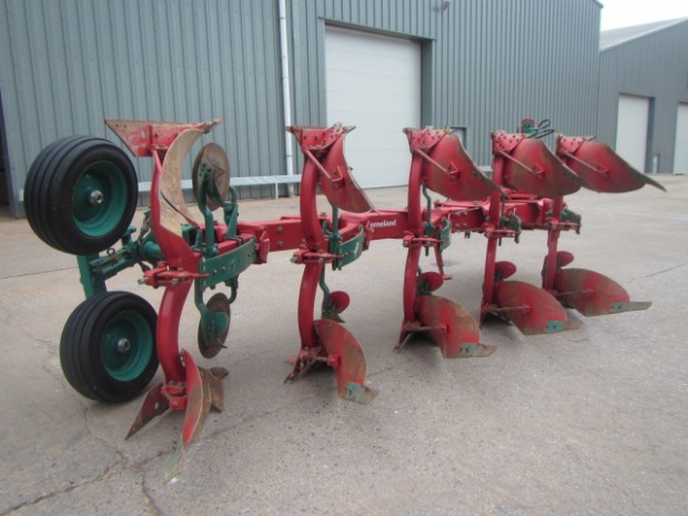 Kverneland EG 85/300 5 furrow plough