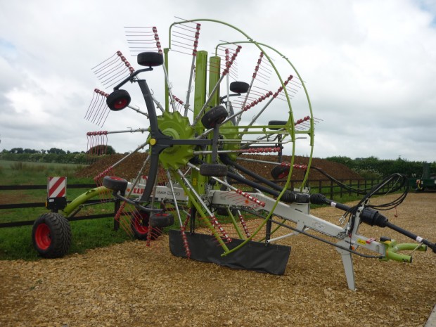 Claas Liner 2900 rake