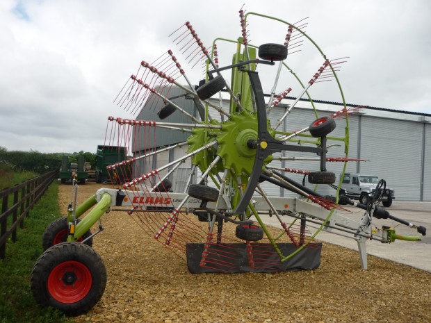 Claas Liner 2900 rake