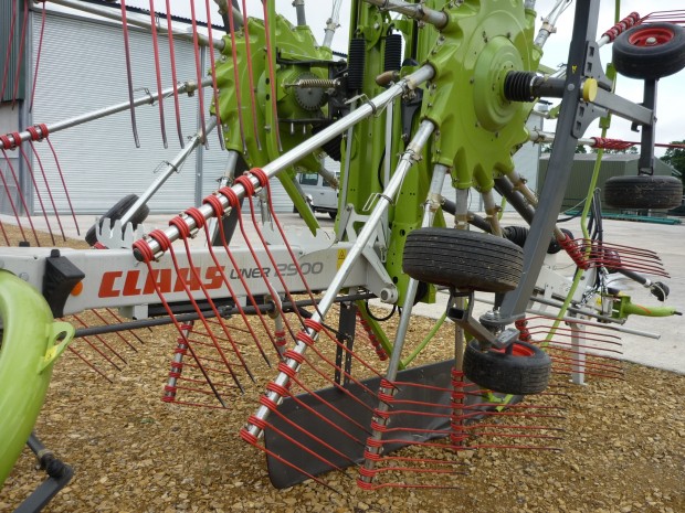 Claas Liner 2900 rake