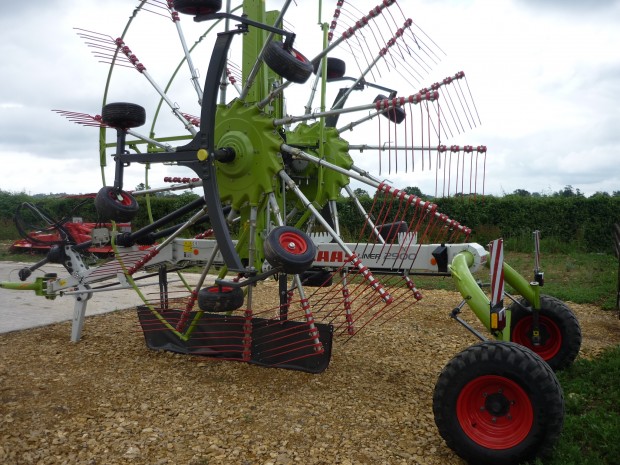 Claas Liner 2900 rake