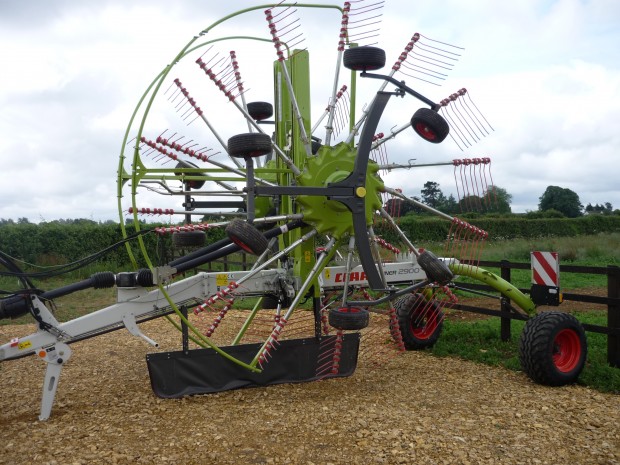 Claas Liner 2900 rake